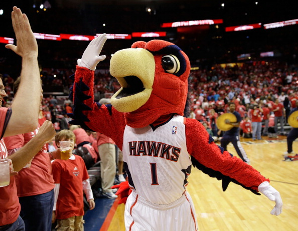 getty_hawksatlantamaskotti2014