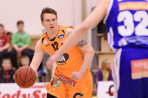 ehau_KauhajokiKarhuBasketAleksiHuuskonen