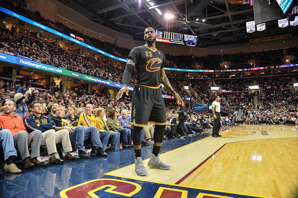 getty_jameslebron2016n