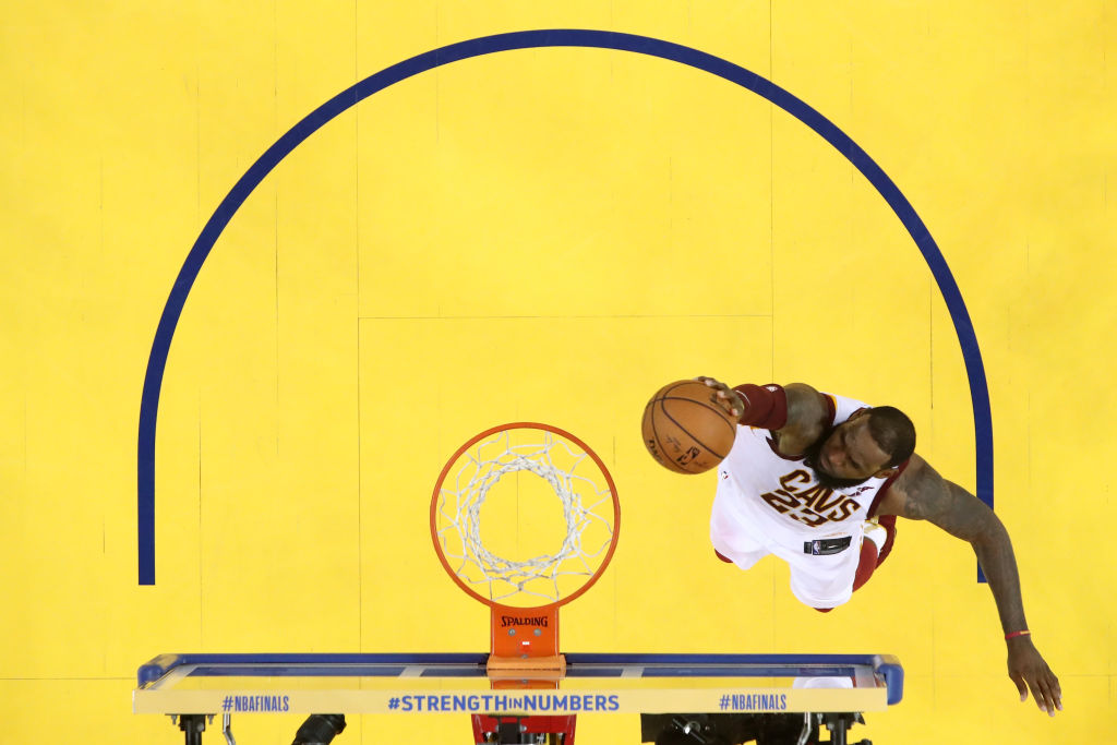 getty_jameslebron2018w