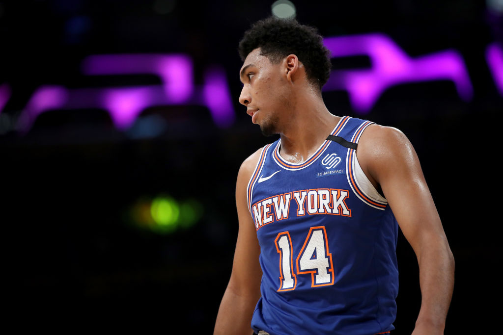 New York Knicks v Los Angeles Lakers