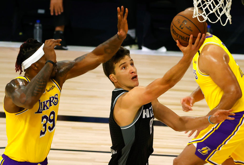 Sacramento Kings v Los Angeles Lakers