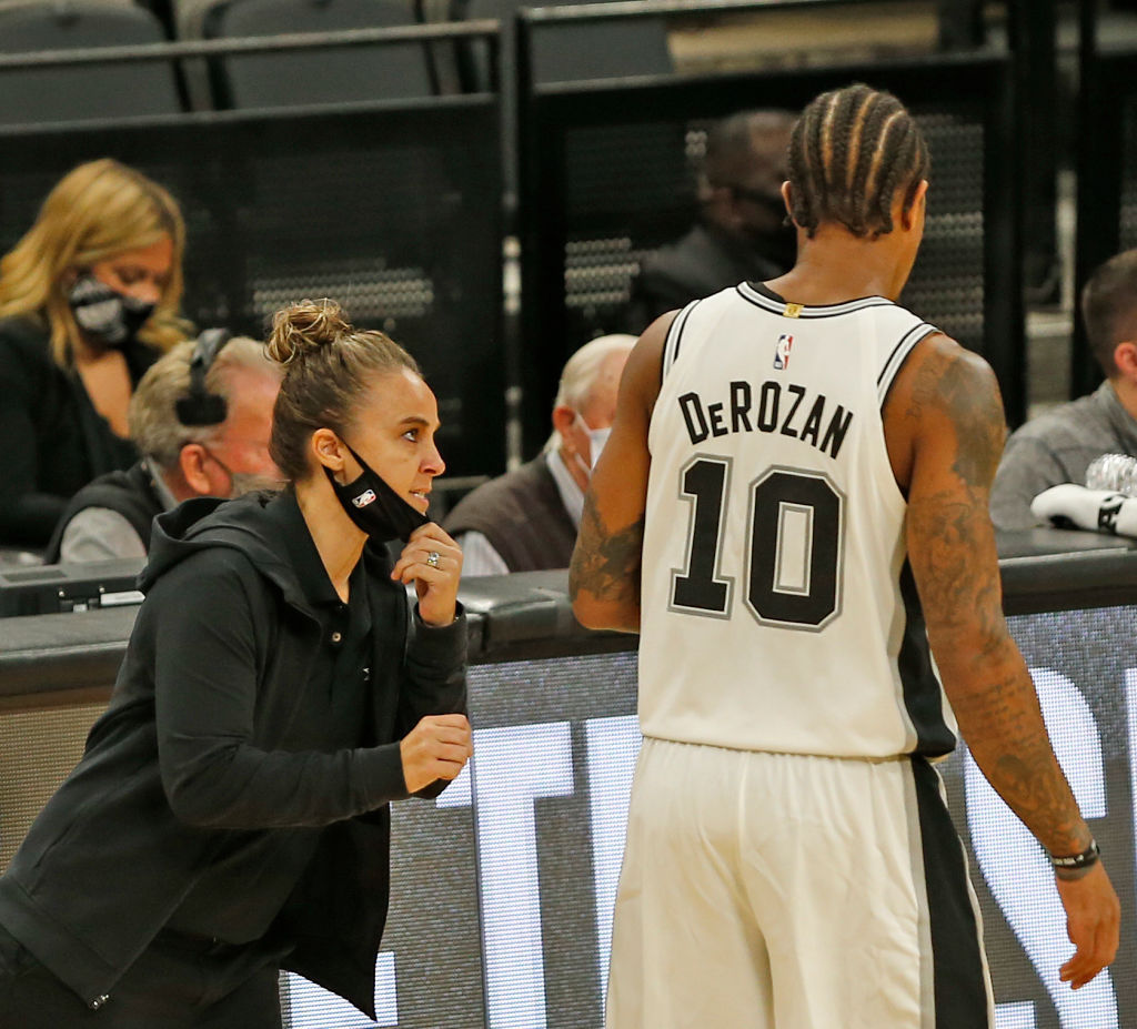 Los Angeles v San Antonio Spurs