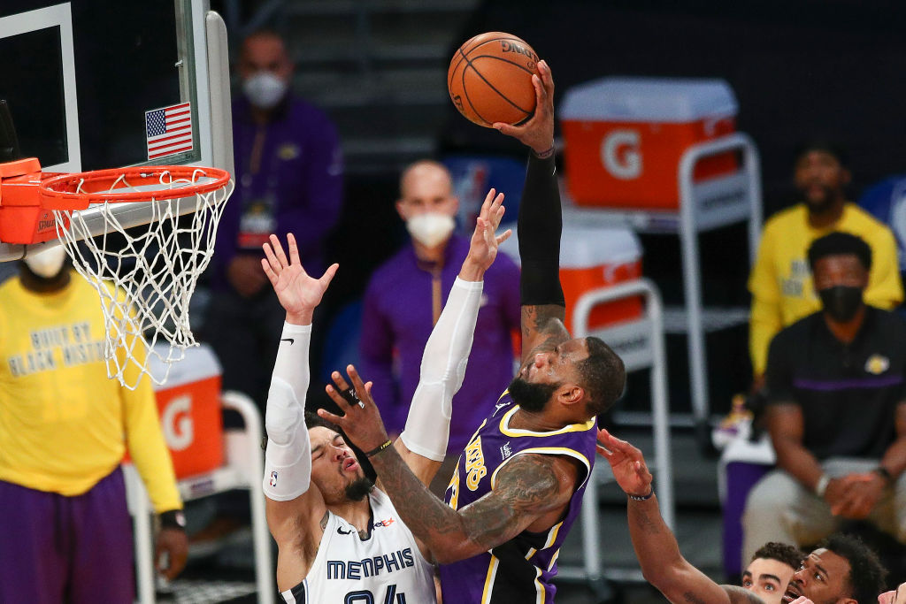 Memphis Grizzlies v Los Angeles Lakers