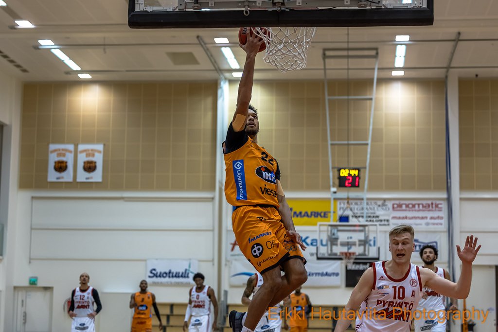ehau_holyfieldtimothy_karhu_2021