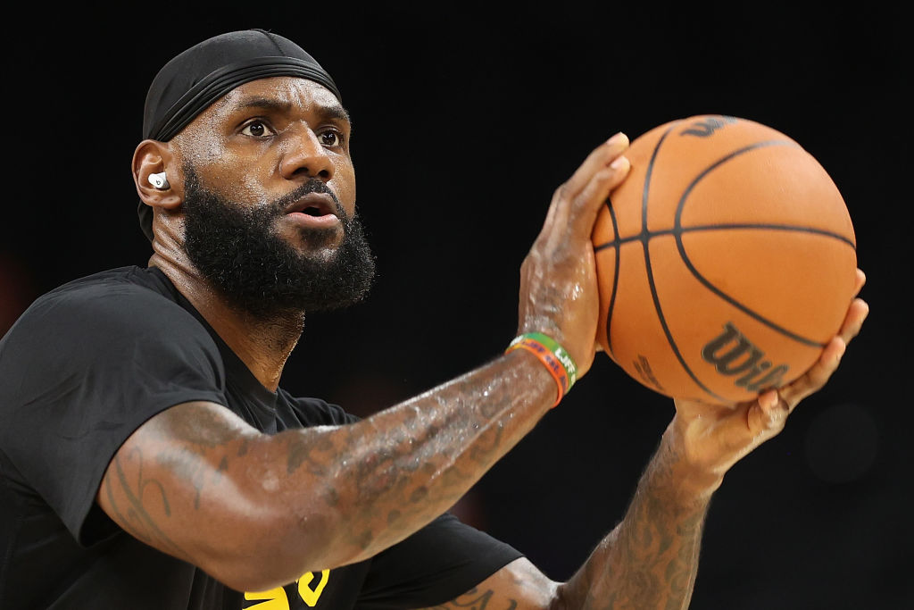 Los Angeles Lakers v Phoenix Suns