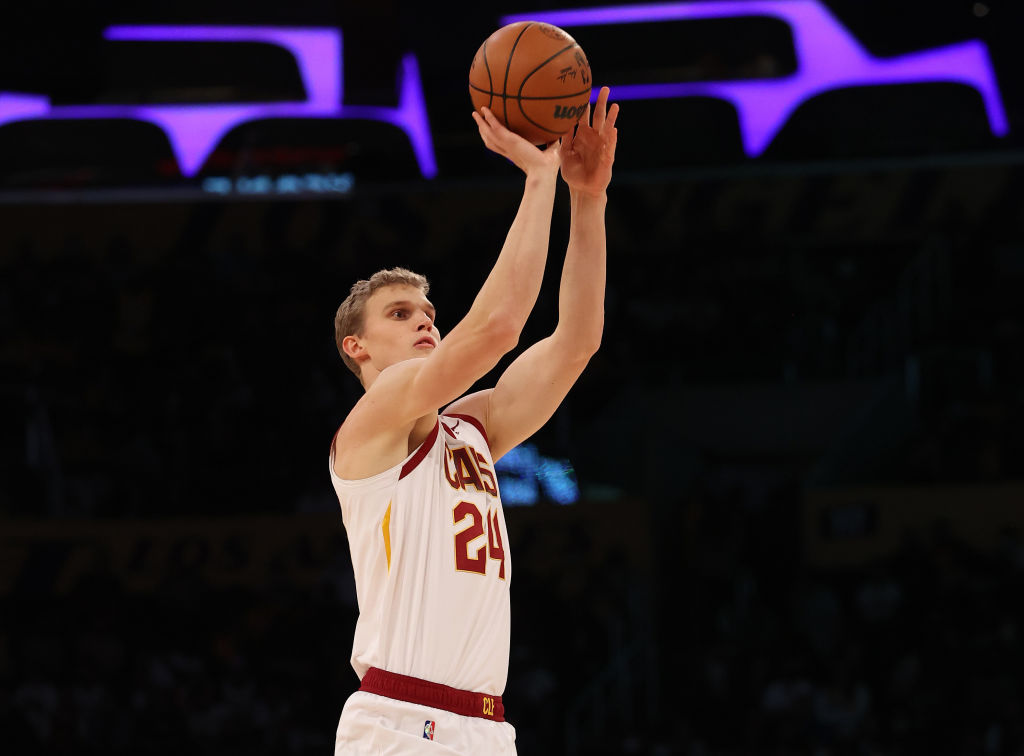 Cleveland Cavaliers v Los Angeles Lakers