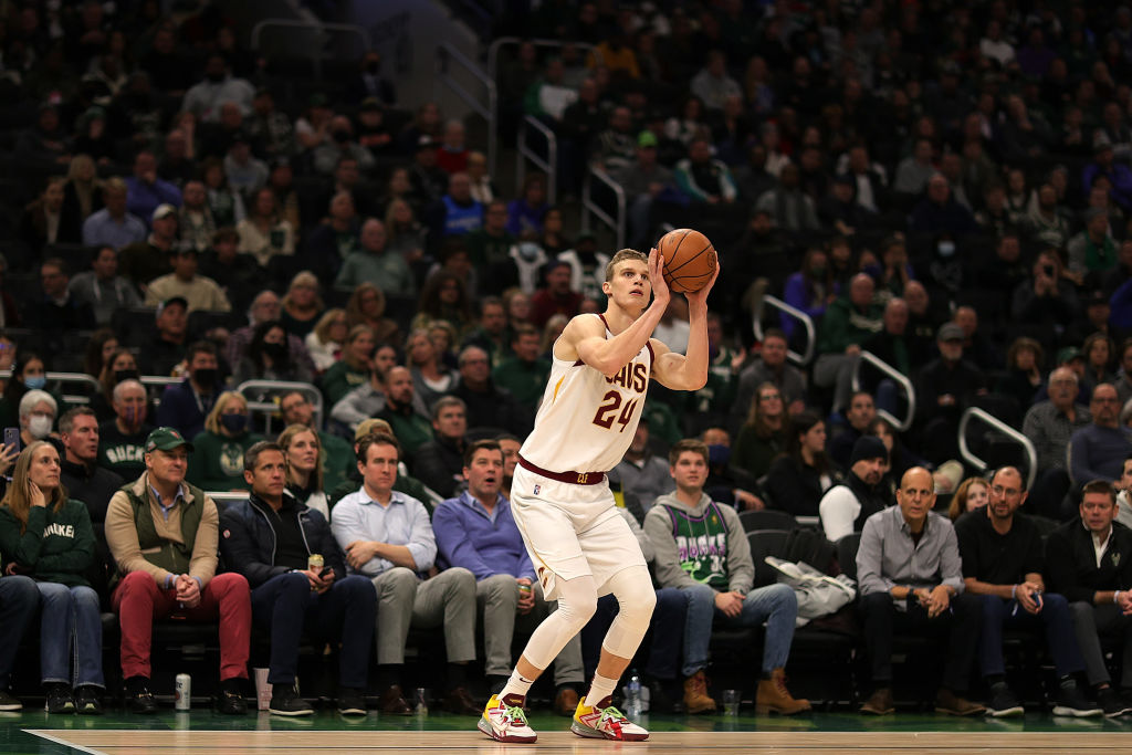 Cleveland Cavaliers v Milwaukee Bucks