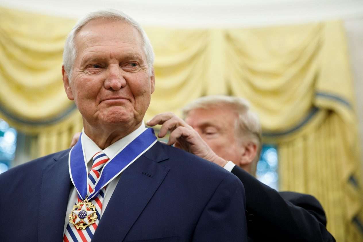Donald Trump palkitsi Jerry Westin vapauden mitalilla (Kuva: AOP)