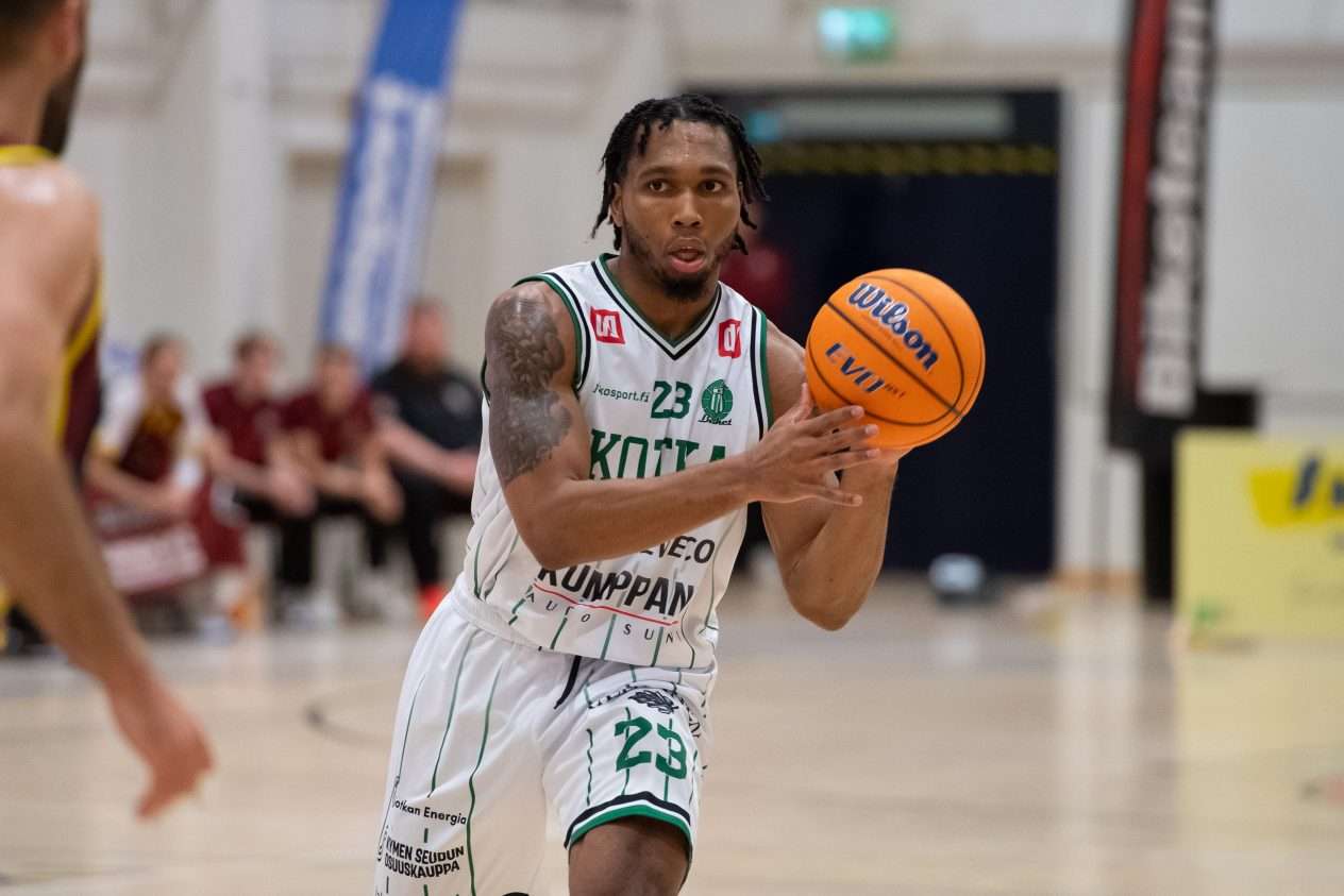 Jordan Giles pelasi 2022-23 Kotkassa (Kuva: AOP)